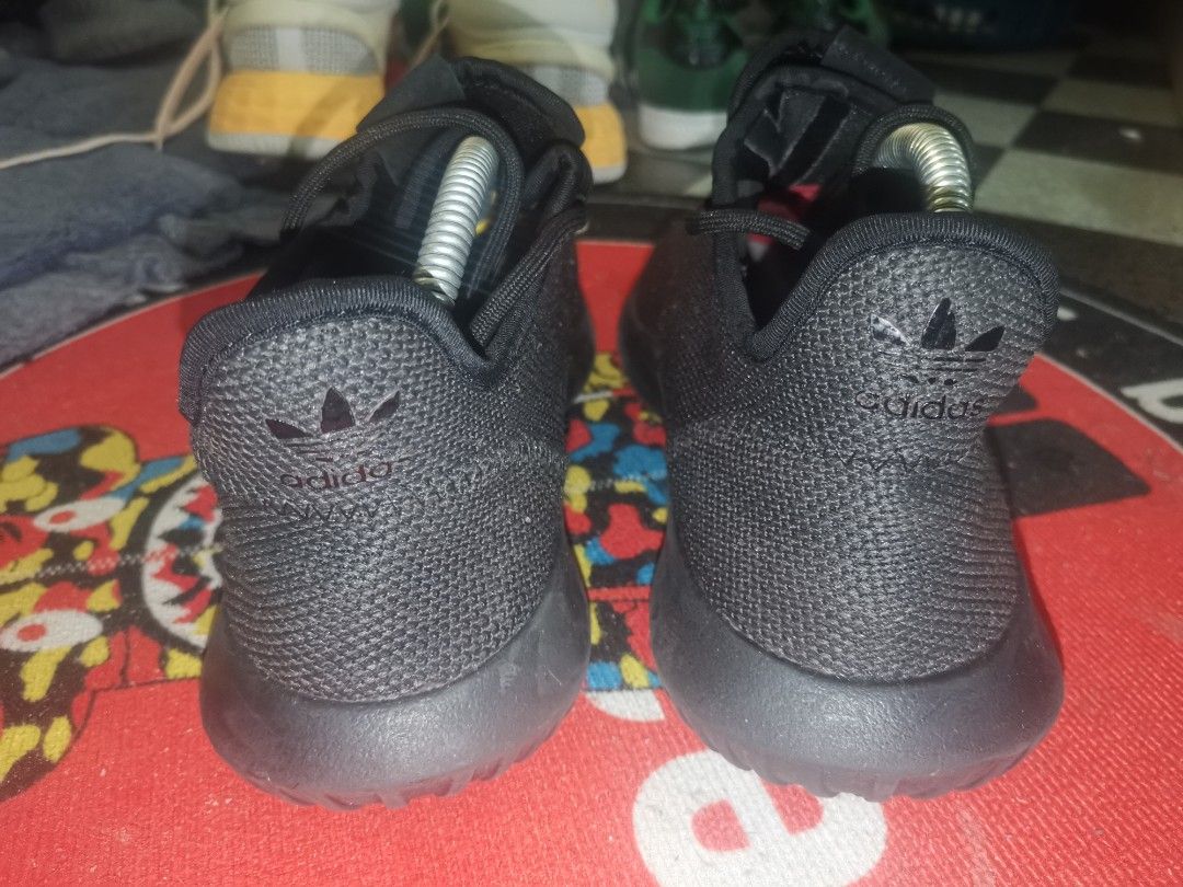Tubular shadow outlet triple black