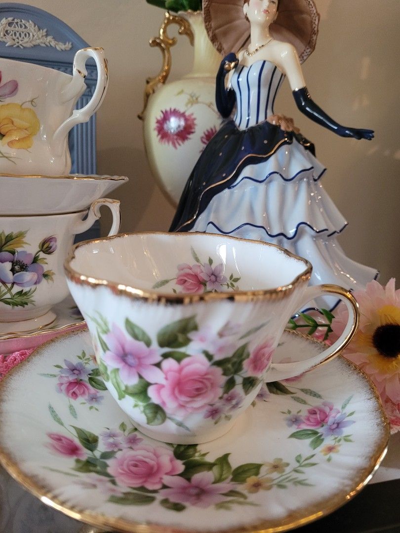 Queens fine bone china du, Hobbies & Toys, Memorabilia & Collectibles