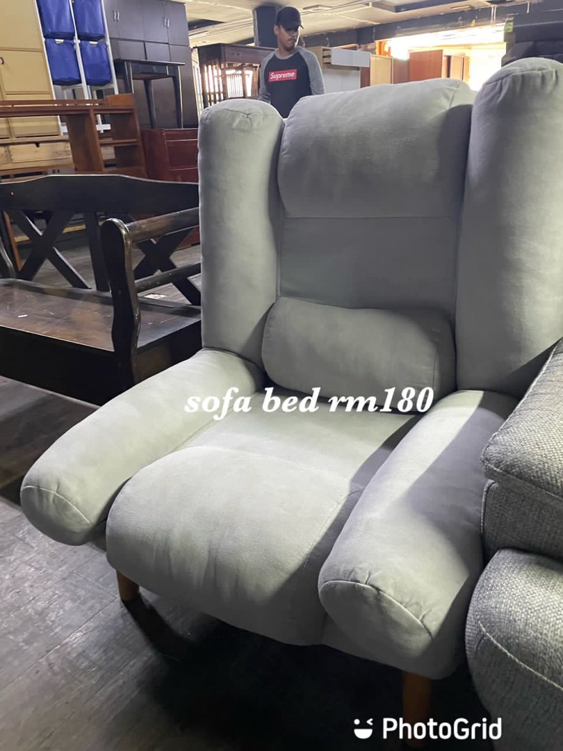 Recliner sofa single ( jb batu pahat), Furniture & Home Living