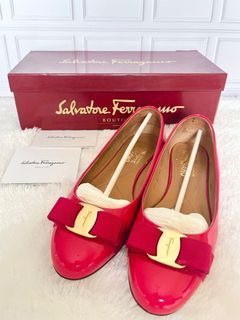 SALVATORE FERRAGAMO PATENT VARINA BALLET FLATS PINK GHW size 38 (wwp)