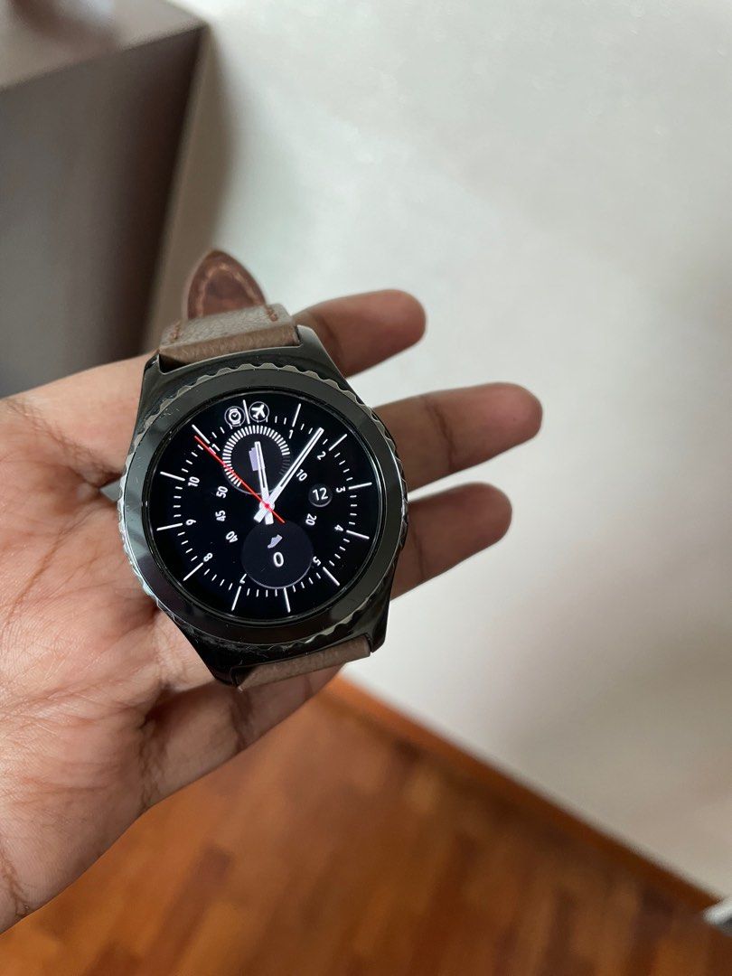 Samsung Gear S2 Smart watch with brand new leather strap Mobile