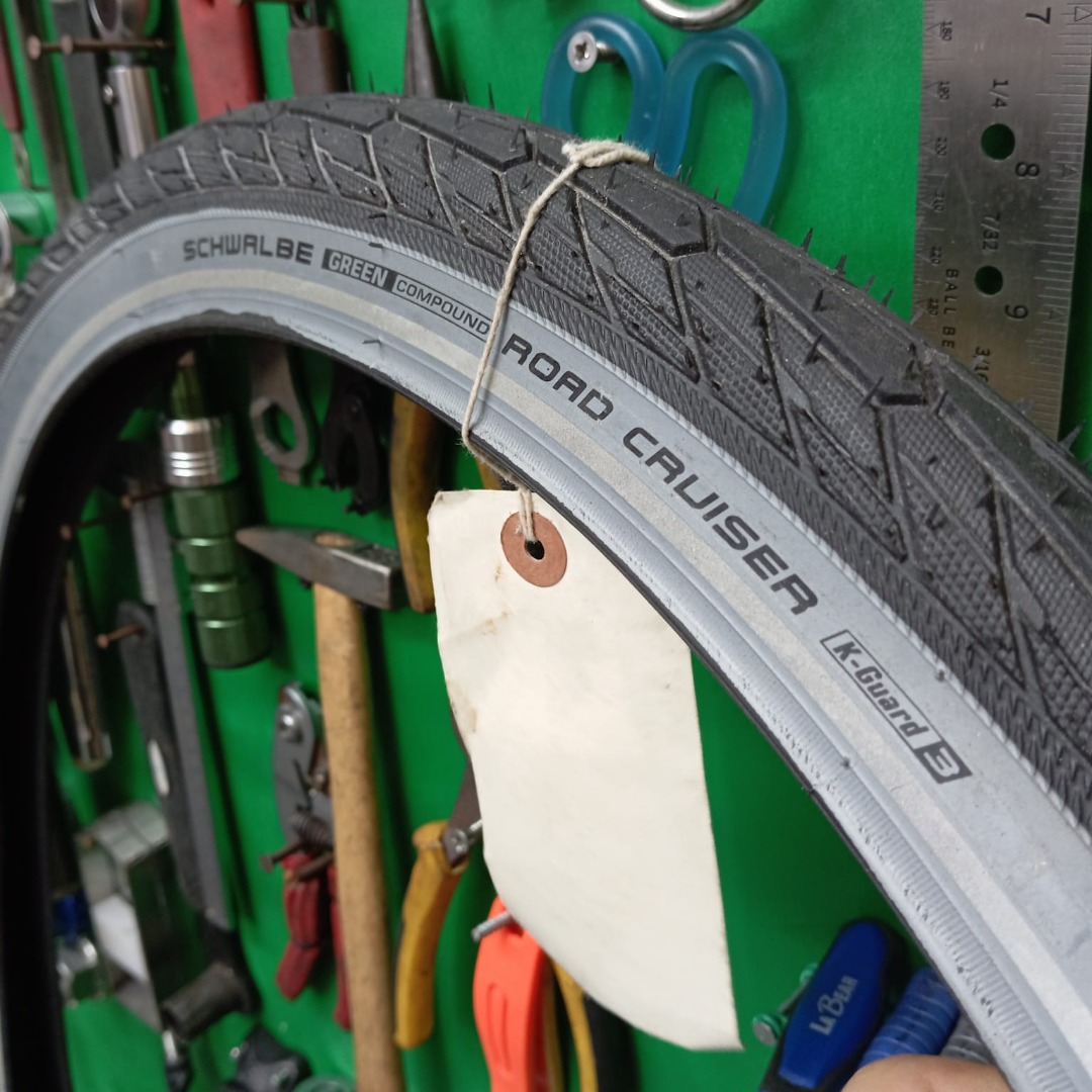 schwalbe-700-x-47c-tires-sports-equipment-bicycles-parts-parts