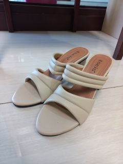 Seis heels sepatu wanita