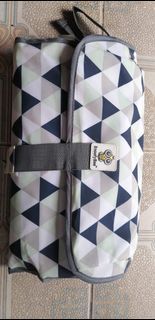 SnoofyBee 3 in 1 Clean Hands Changing Pad - Triangles