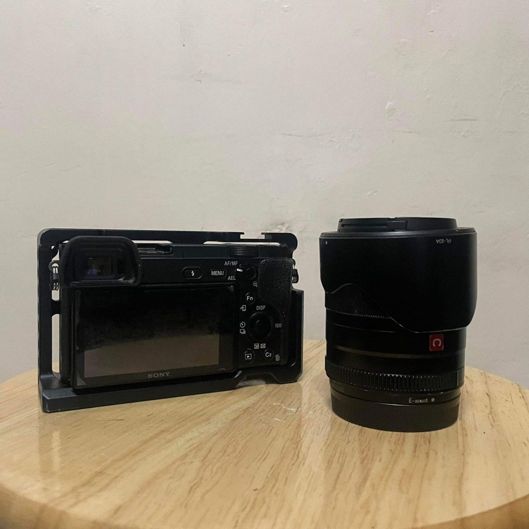 SONY A6300 + VILTROX 33MM (Category: Cameras) located in Quezon City. Submitted by jerome2929 (Listing ID 1254388533, Image 2). Description: FS: Sony A6300 + Viltrox 33mm 1.4 AFShuttercount: 18,xxxPrice: 35,000 Inclusions: - Sony A6300 body (18,xxx SC) - Viltrox 33mm 1.4 AF working - 4 Battery - Charger - Sony mall bag - Sony strap - Cage No issue, may parang residue lang sa tempered sa screen pero pwede palitan ng tempered or tanggalin nalang Lo