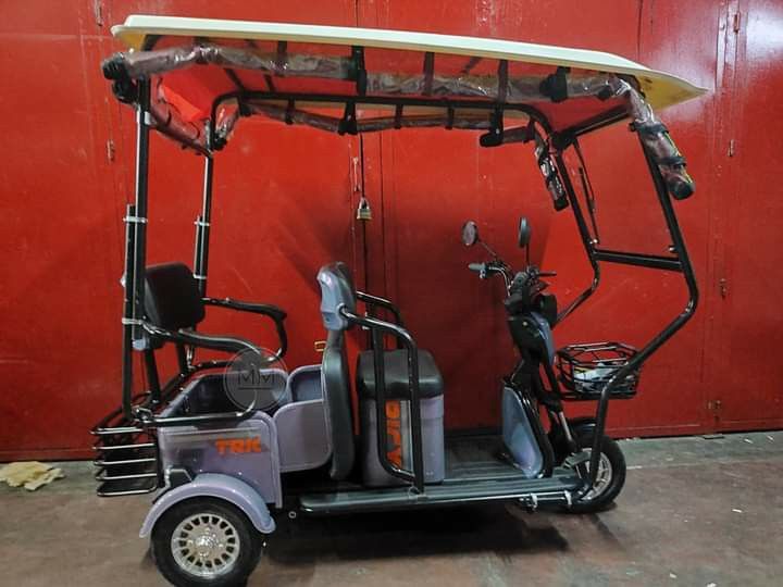 Super fashion ebike (Category: Bicycles) located in Manila. Submitted by minidivisoria (Listing ID 1254295446, Image 2). Description: NEW ARRIVAL Super FASHION ebike 3 wheels,2 rows with ROOF! INCLUSIONS: Unit with complete accessories Side mirror with trapal automatic wiper Colors avail Red Black in Glossy Violet Gray Blue Specs. With wiper With panel With anti theft alarm 3 seater Front & Back Basket Battery Lead Acid 48v 20AH 600Watts 40-50Km 