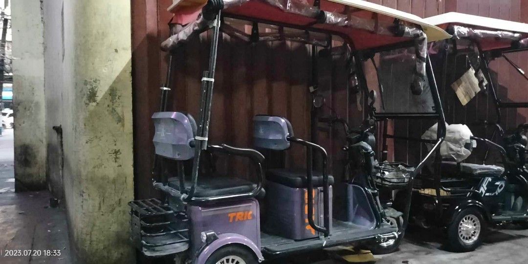 Super fashion ebike (Category: Bicycles) located in Manila. Submitted by saguittarian06 (Listing ID 1254426166, Image 2). Description: Super FASHION ebike 3 wheels,2 rows with ROOF! INCLUSIONS: Unit with complete accessories Side mirror with trapal automatic wiper Colors avail Red Black in Glossy Violet Gray Blue Specs. With wiper With panel With anti theft alarm 3 seater Front & Back Basket Battery Lead Acid 48v 20AH 650Watts 40-50Km Range 40-60