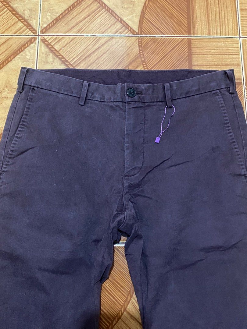 Uniqlo chinos wine color, Men's Fashion, Bottoms, Chinos on Carousell