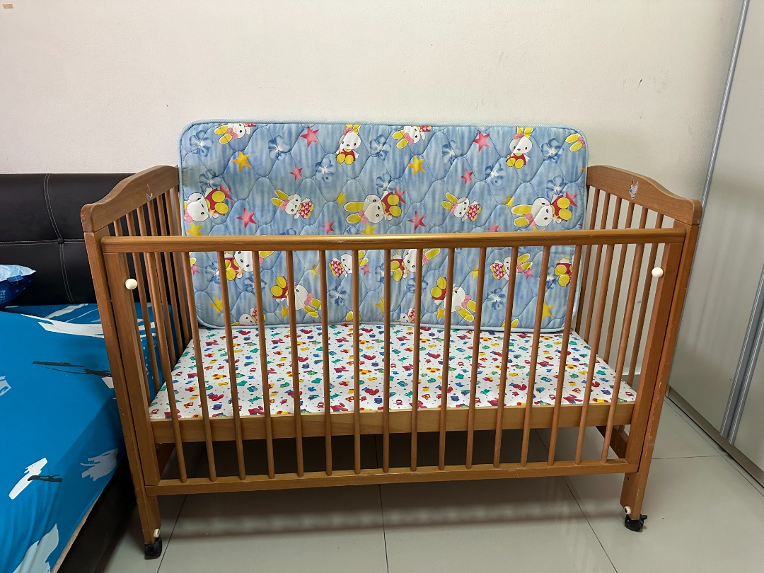 Used baby cribs top for sale