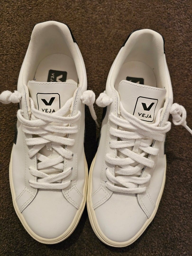 Veja Esplar (Category: Sneakers) located in Makati City. Submitted by AnnaK (Listing ID 1254316949, Image 2). Description: I am a size 8 but this pair is a bit big. Could fit a size 8.5 or 9. Bought in June 2023, worn it 3x coz it's loose😊.