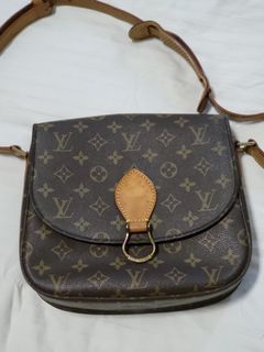 Lot - A designer ladies handbag marked Louis Vuitton with dust cover 22 x  27 cm
