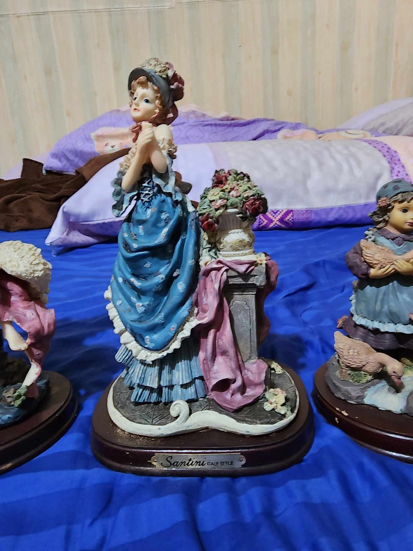 VINTAGE SANTINI ITALY STYLE FIGURINES SET, Hobbies & Toys, Memorabilia