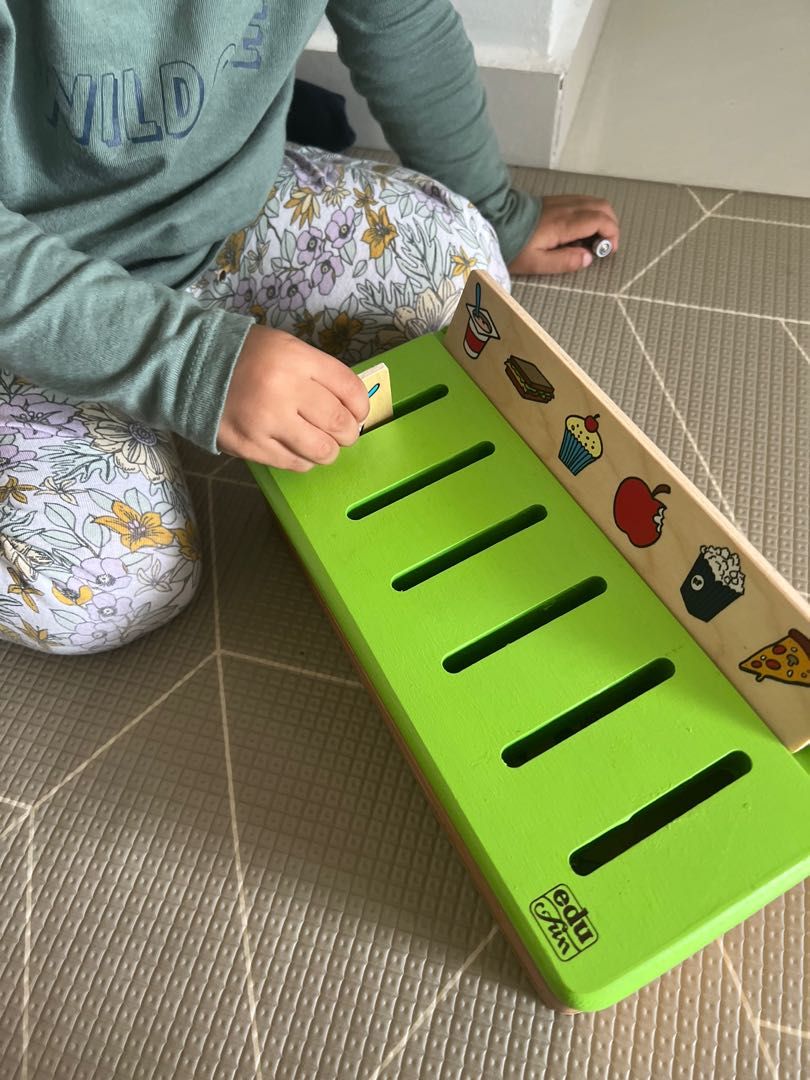 Wooden classification box, Hobbies & Toys, Toys & Games on Carousell