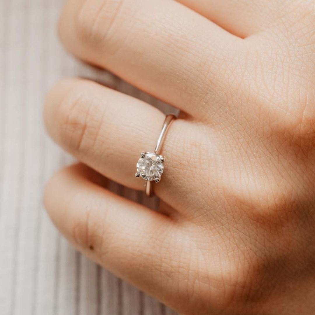 Quarter carat sale solitaire diamond ring