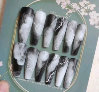 24pcs fake nails w/nail sticker READY TO USE