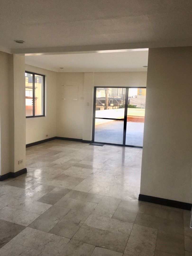 3BR Penthouse with Balcony & Parking FOR LEASE at Dian Street Palanan