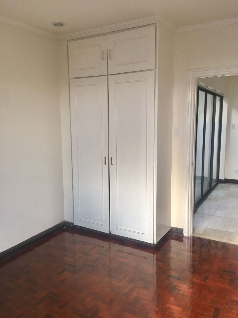 3BR Penthouse with Balcony & Parking FOR LEASE at Dian Street Palanan