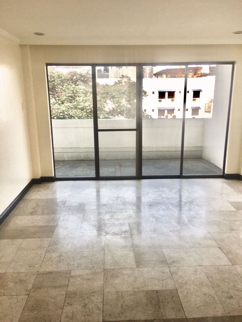 3BR Penthouse with Balcony & Parking FOR LEASE at Dian Street Palanan