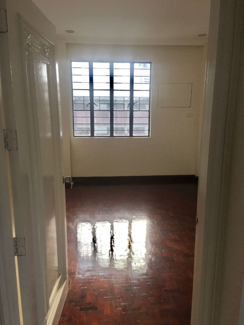 3BR Penthouse with Balcony & Parking FOR LEASE at Dian Street Palanan
