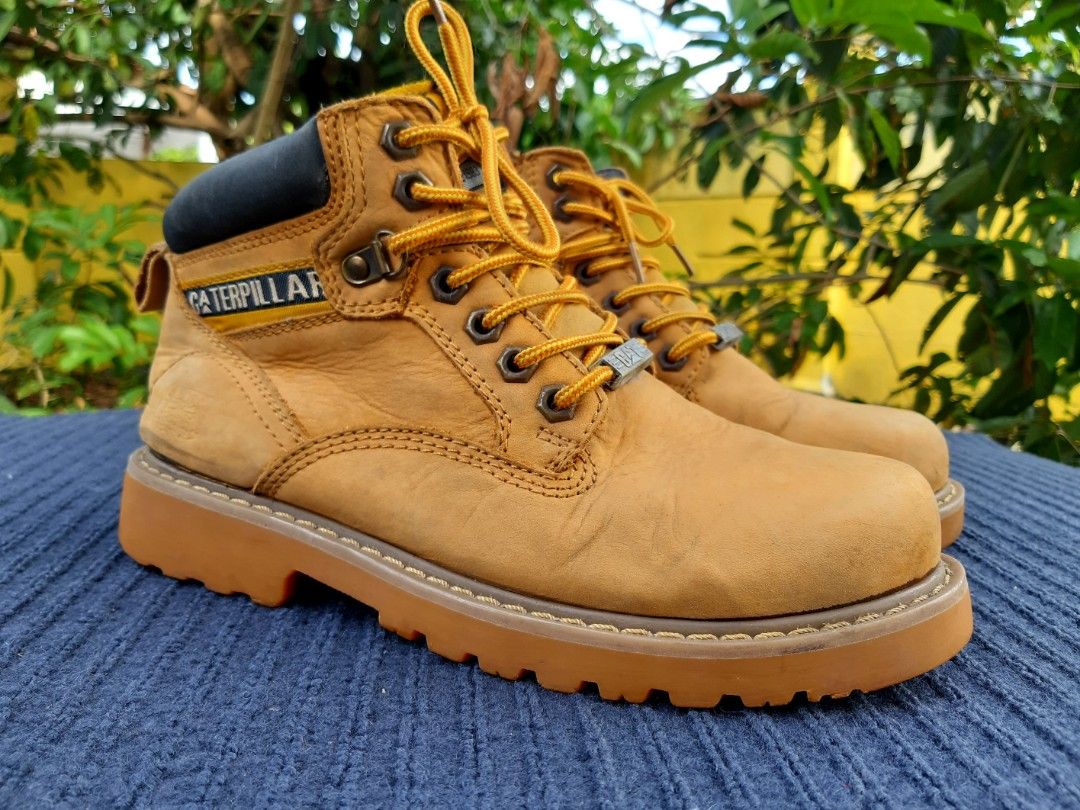 Caterpillar outlet yellow boots