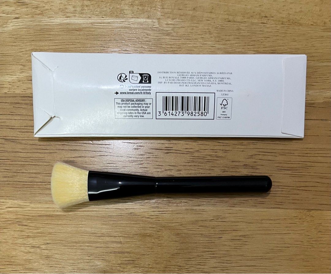 Giorgio armani foundation top brush