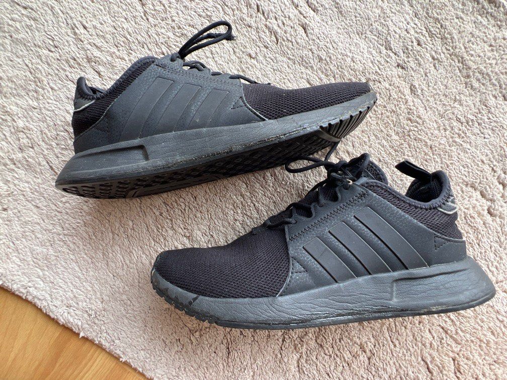 Adidas Sneakers Feet that measures 235mm can fit into it