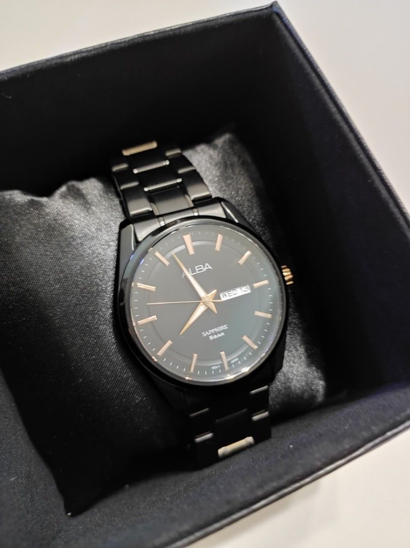Quartz watch with sapphire crystal 2025