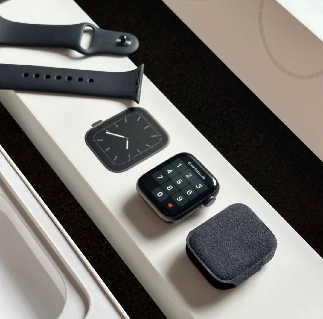 Apple watch hotsell series 5 unboxing
