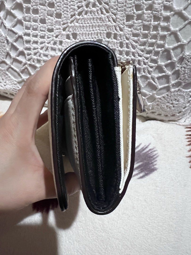 AUTHENTIC DKNY LONG WALLET (Category: Luxury Bags & Wallets) located in Tabaco. Submitted by QuinnOsalo (Listing ID 1254570504, Image 2). Description: My personal pre-loved DKNY wallet Excellent Condition💖 used twice only Store bought at DKNY store KSA🇸🇦 Can fit Iphone 14pro📱, many compartments Original Price is 5000 now selling for only 1900 Rfs: too many wallets MOP:Gcash MOD: LBC cop (100 sf) Flash express door to door (80sf) .