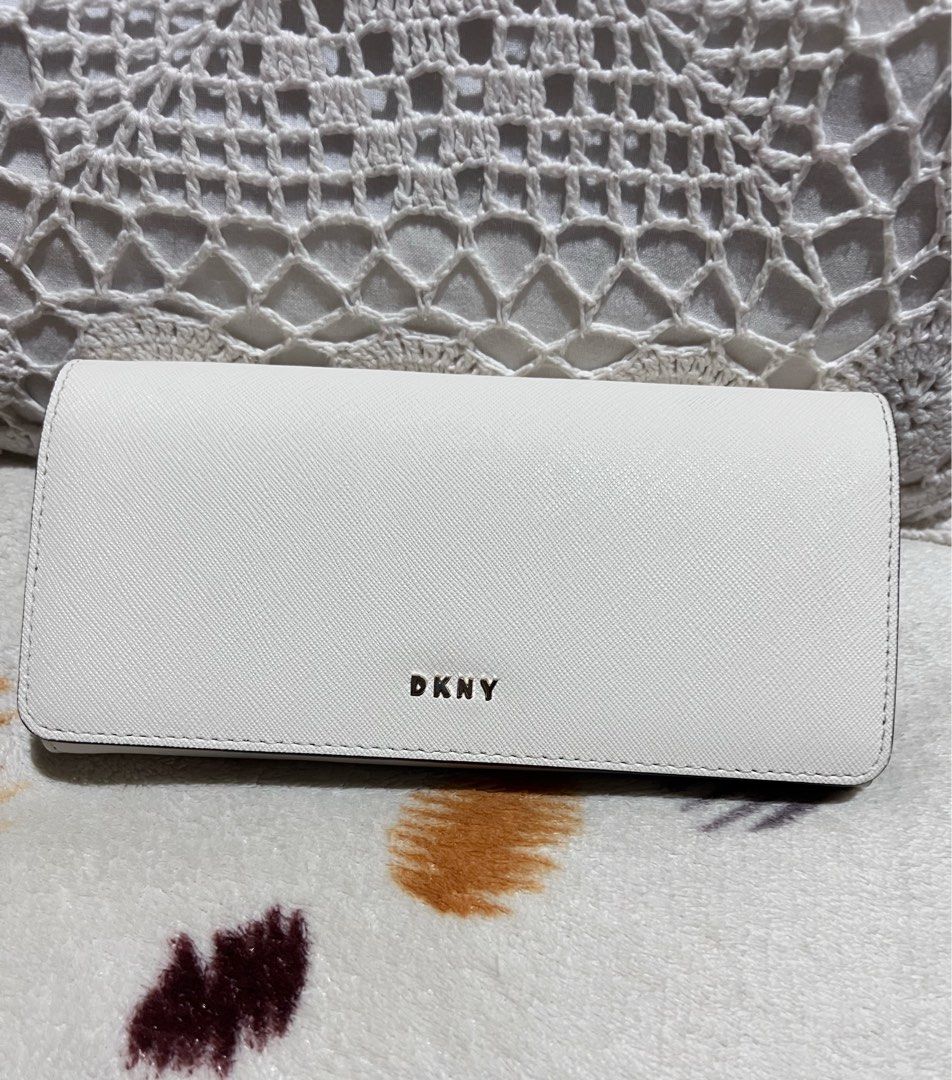 AUTHENTIC DKNY LONG WALLET (Category: Luxury Bags & Wallets) located in Tabaco. Submitted by QuinnOsalo (Listing ID 1254570504, Image 1). Description: My personal pre-loved DKNY wallet Excellent Condition💖 used twice only Store bought at DKNY store KSA🇸🇦 Can fit Iphone 14pro📱, many compartments Original Price is 5000 now selling for only 1900 Rfs: too many wallets MOP:Gcash MOD: LBC cop (100 sf) Flash express door to door (80sf) .