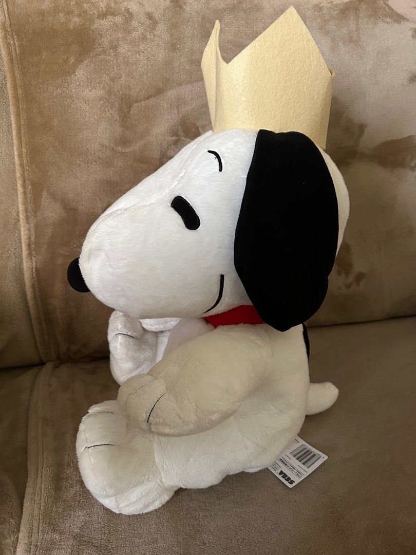 Authentic peanut’s snoopy plushie (Category: Plushies & Soft Toys) located in Singapore. Submitted by jon5555 (Listing ID 1254609407, Image 1). Description: Authentic snoopy plushie from Japan Height: 30cm Soft and cuddly .