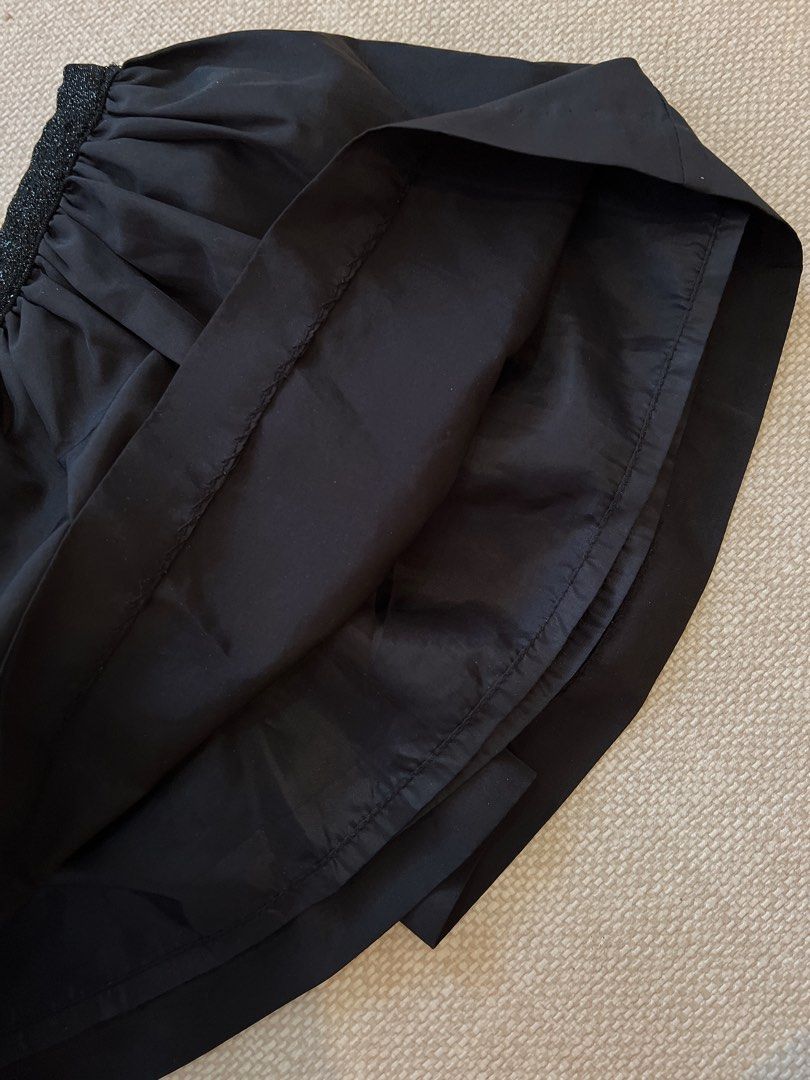 Black satin store skirt 3t