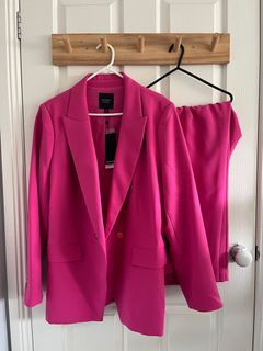 Brand new Women’s pink suit