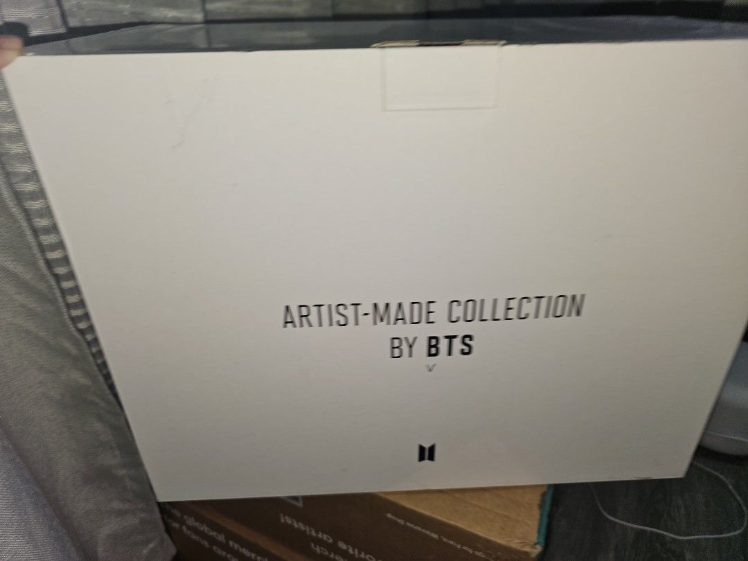 Unboxing BTS V's self-designed merch- MUTE BOSTON BAG from the