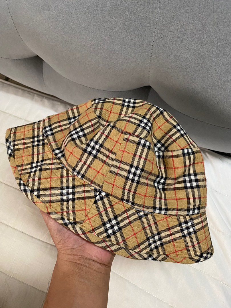 Burberry bucket hat deals real vs fake