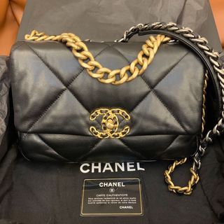 Authentic Chanel 19 Flap Wallet with Chain Black, Luxury, Bags & Wallets on  Carousell