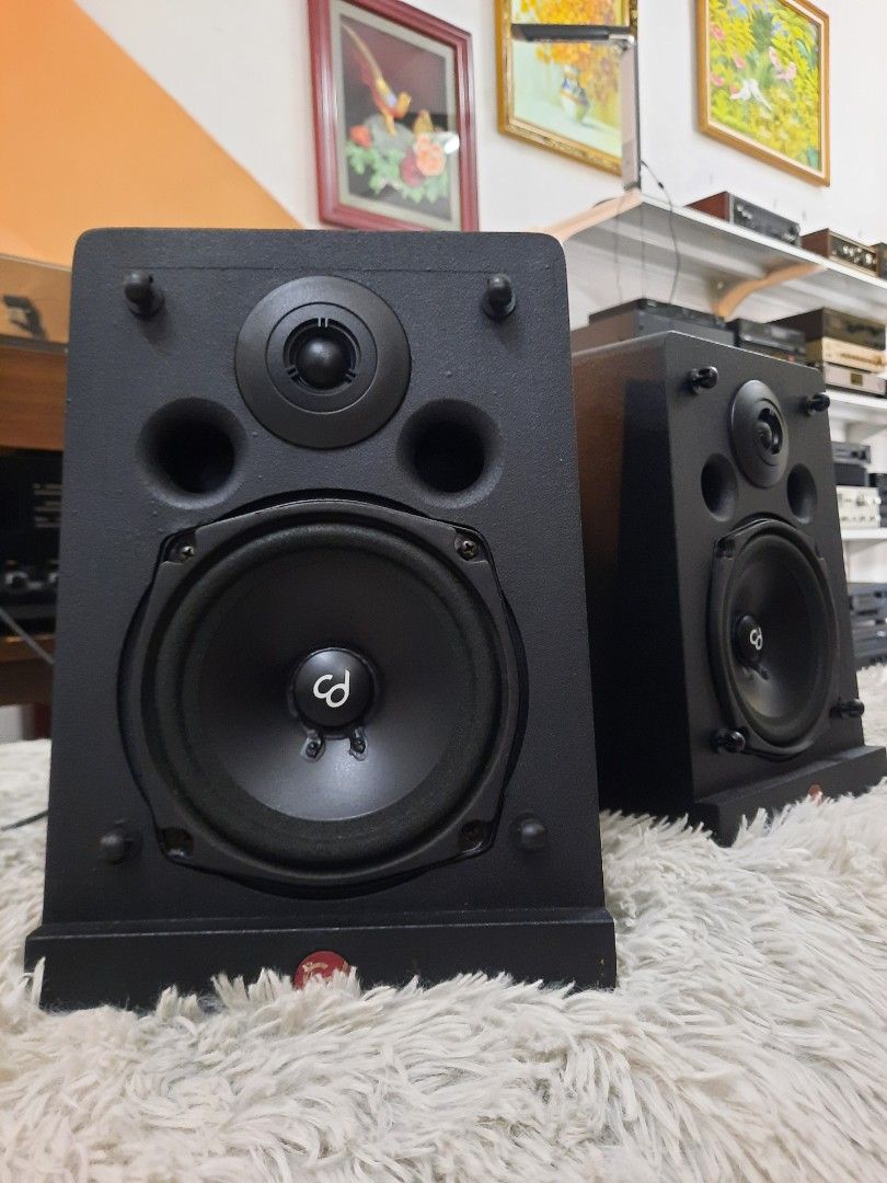 Clif design bookshelf speaker