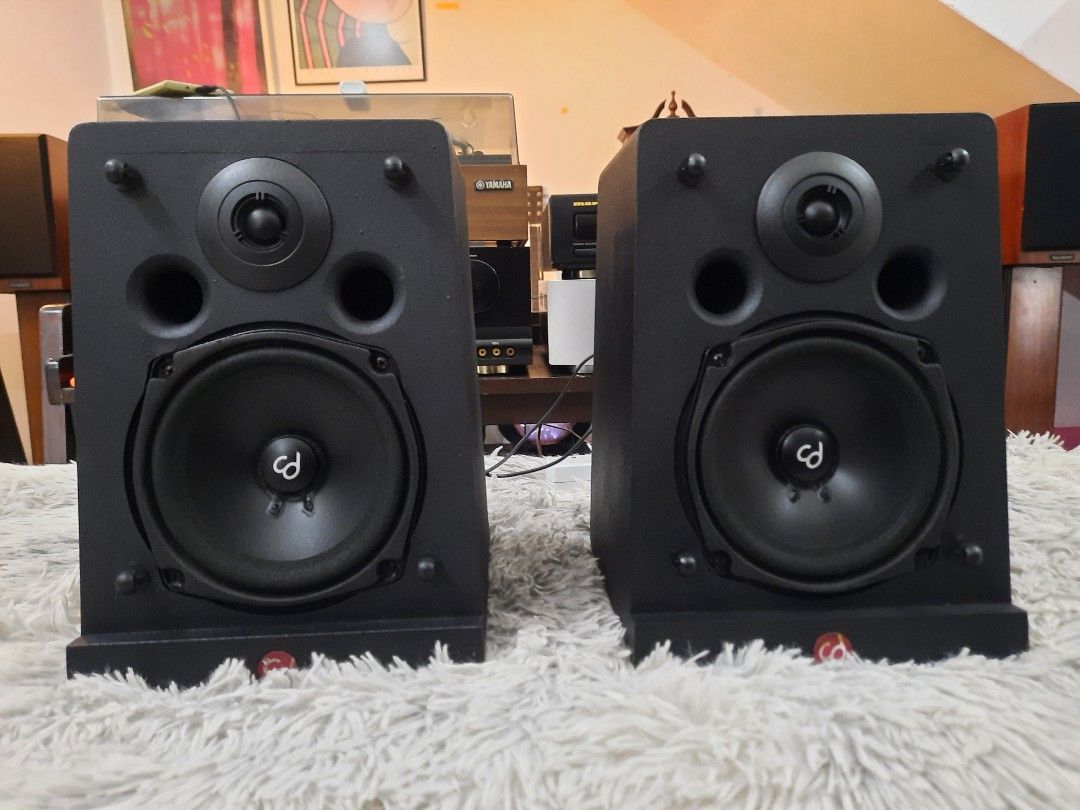 Clif design bookshelf speaker, Audio, Soundbars, Speakers & Amplifiers