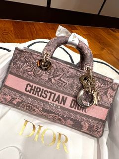 (Category: ) located in . Submitted by exquisitesfinds (Listing ID 1239513744, Image 1). Description: .