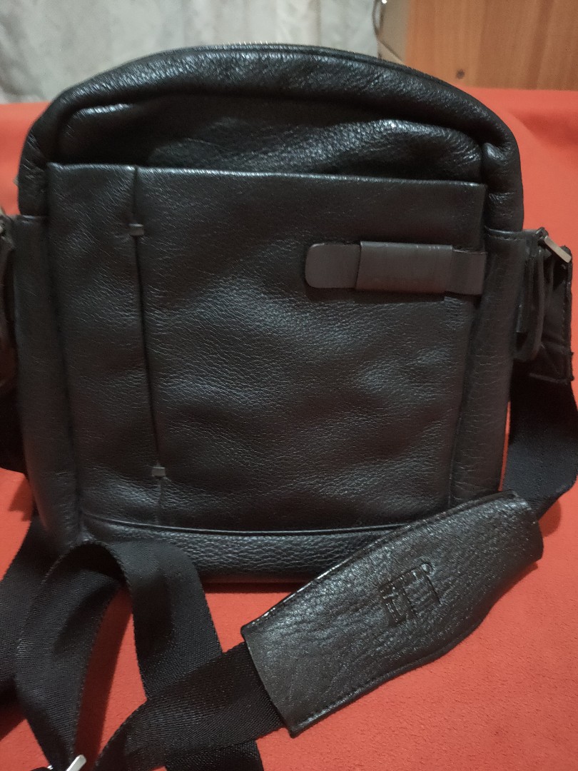 Dunhill British Authentic Soft Premium Leather Sling Bag, Men's Fashion ...