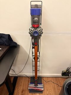 Dyson V8 Fluffy Wireless Vacuum w/ Stand