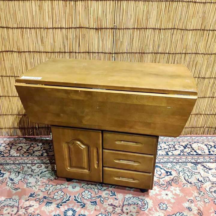 Expandable table japan surplus, Furniture & Home Living