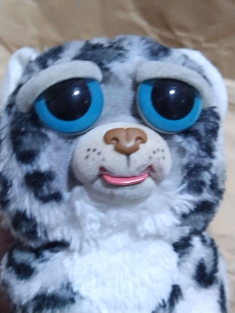 Feisty Pets Snow Leopard Lena Tongue