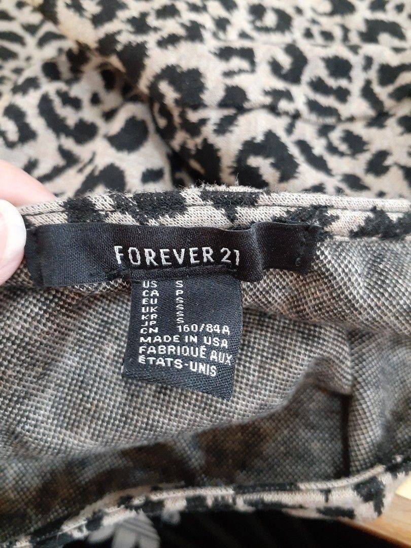 Forever 21 leopard tops discount