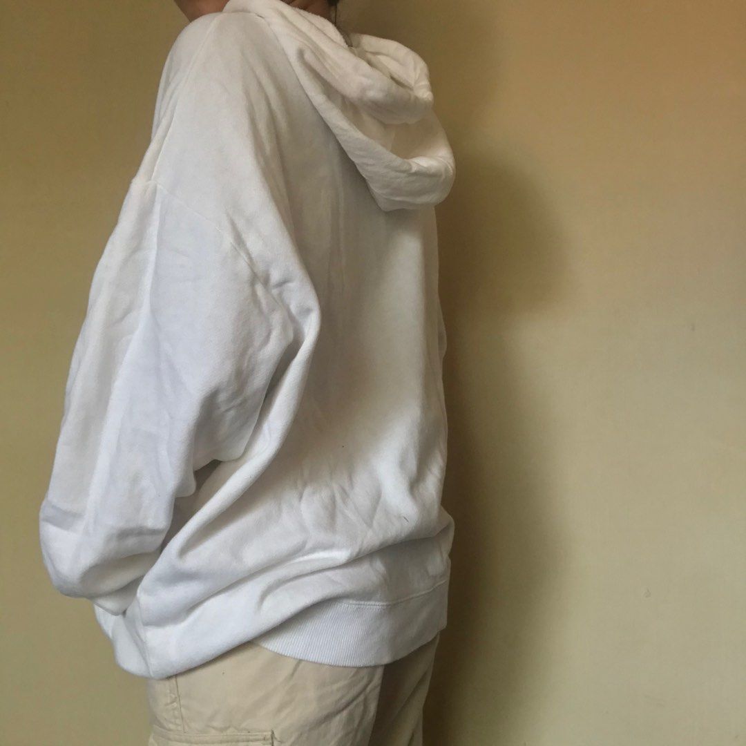 GAP hoodie (Category: Coats, Jackets and Outerwear) located in Batangas. Submitted by retrowinx_ (Listing ID 1254592517, Image 3). Description: ✩ auth gap hoodie ✩ size: can fit up to large (w: 24 l: 26) 10/10 condition.