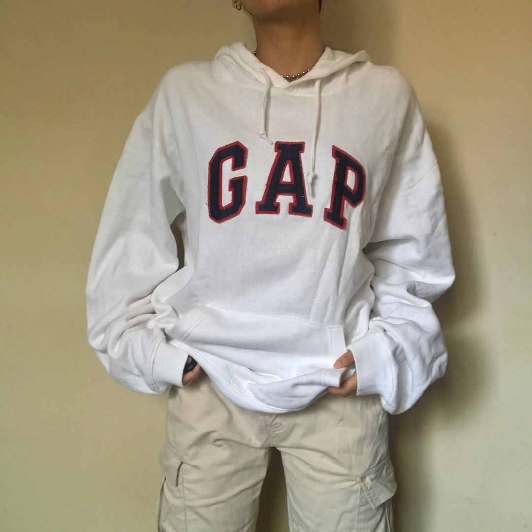 GAP hoodie (Category: Coats, Jackets and Outerwear) located in Batangas. Submitted by retrowinx_ (Listing ID 1254592517, Image 2). Description: ✩ auth gap hoodie ✩ size: can fit up to large (w: 24 l: 26) 10/10 condition.