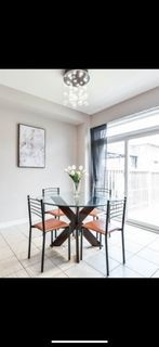 Glass round table with leg