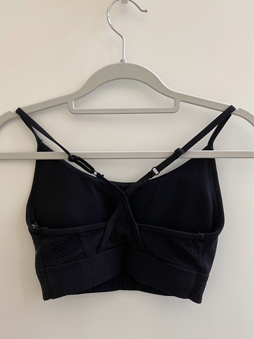 Gymshark bra top xs black, 女裝, 運動服裝- Carousell
