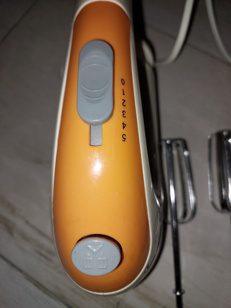 Hand mixer with 6 attachments and Ikea bowl