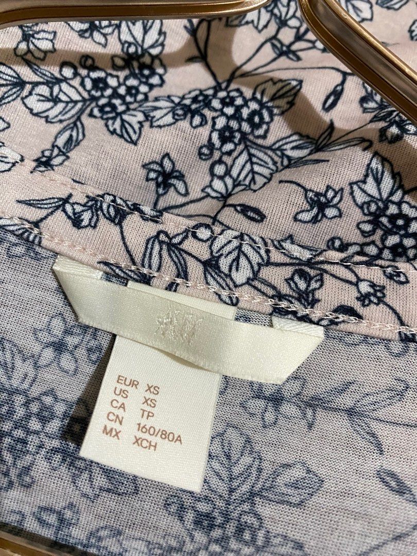 H&M Dusty Pink Shirt (Category: Longsleeves) located in Daet. Submitted by clothandthingsph (Listing ID 1254450697, Image 2). Description: No issue XS on tag fits medium petite too .